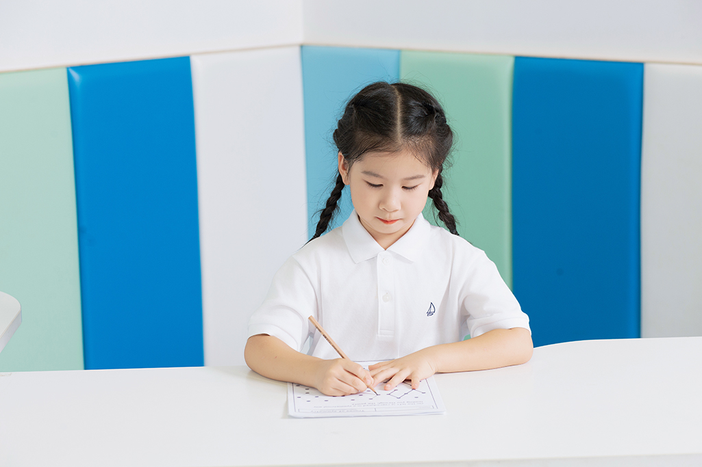 小孩子寫作業三心二意，注意力不集中怎么辦？